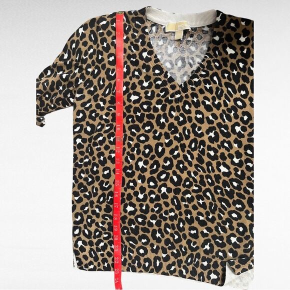 Michael Kors leopard print V-Neck Sweater Size Small - Picture 5 of 7